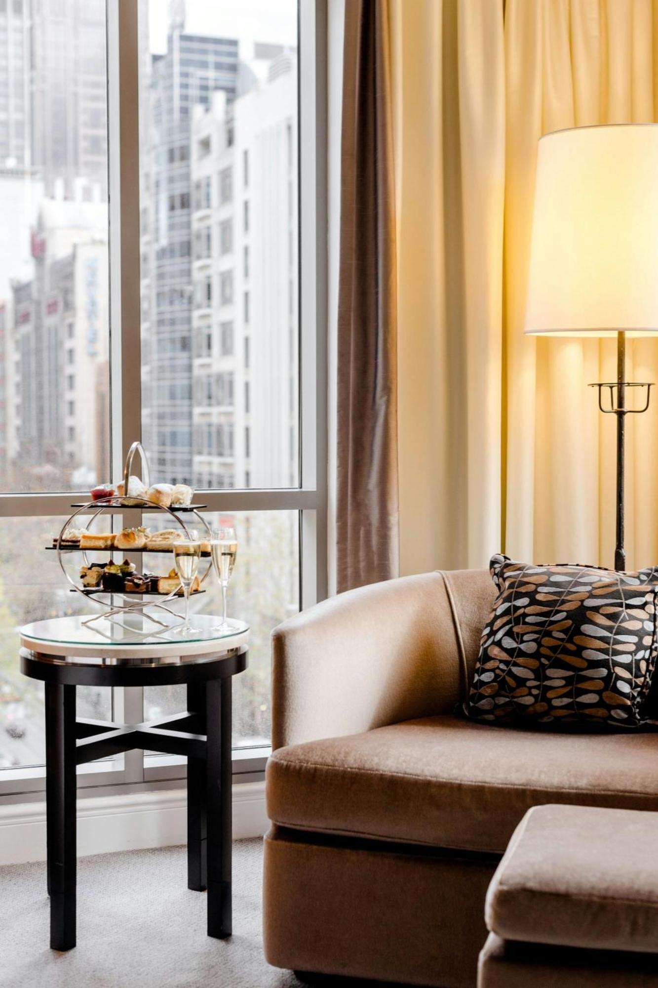 The Westin Melbourne Hotel Bagian luar foto Afternoon tea at The Landmark, Hong Kong